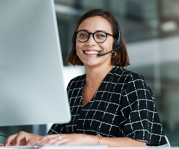 Berater mit Tablet in einem modernen Büro